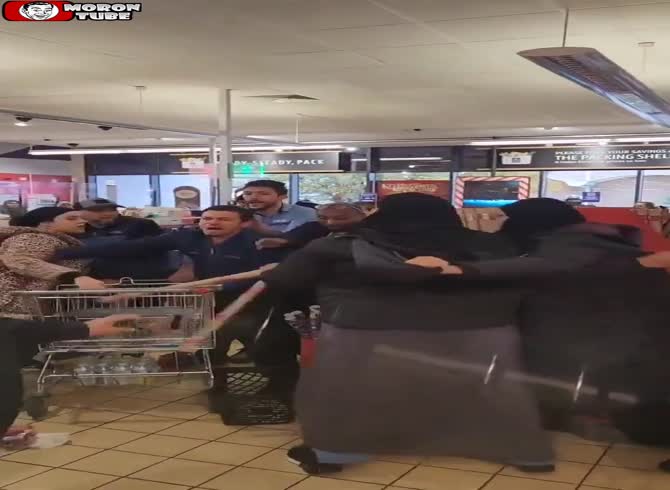 Video :Aldi's wrapping up paper fight
